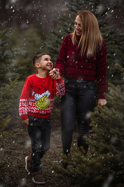 Sziszi Photography szabadtéri páros családi egyéni portré kiskedvenc élmény fotózás tolna baranya megye Szekszárd Pécs Karácsonyi fotózás stúdió otthon fenyőfarm Bonyhád Pécsvárad 2026 árlista csomagok kedvezmény